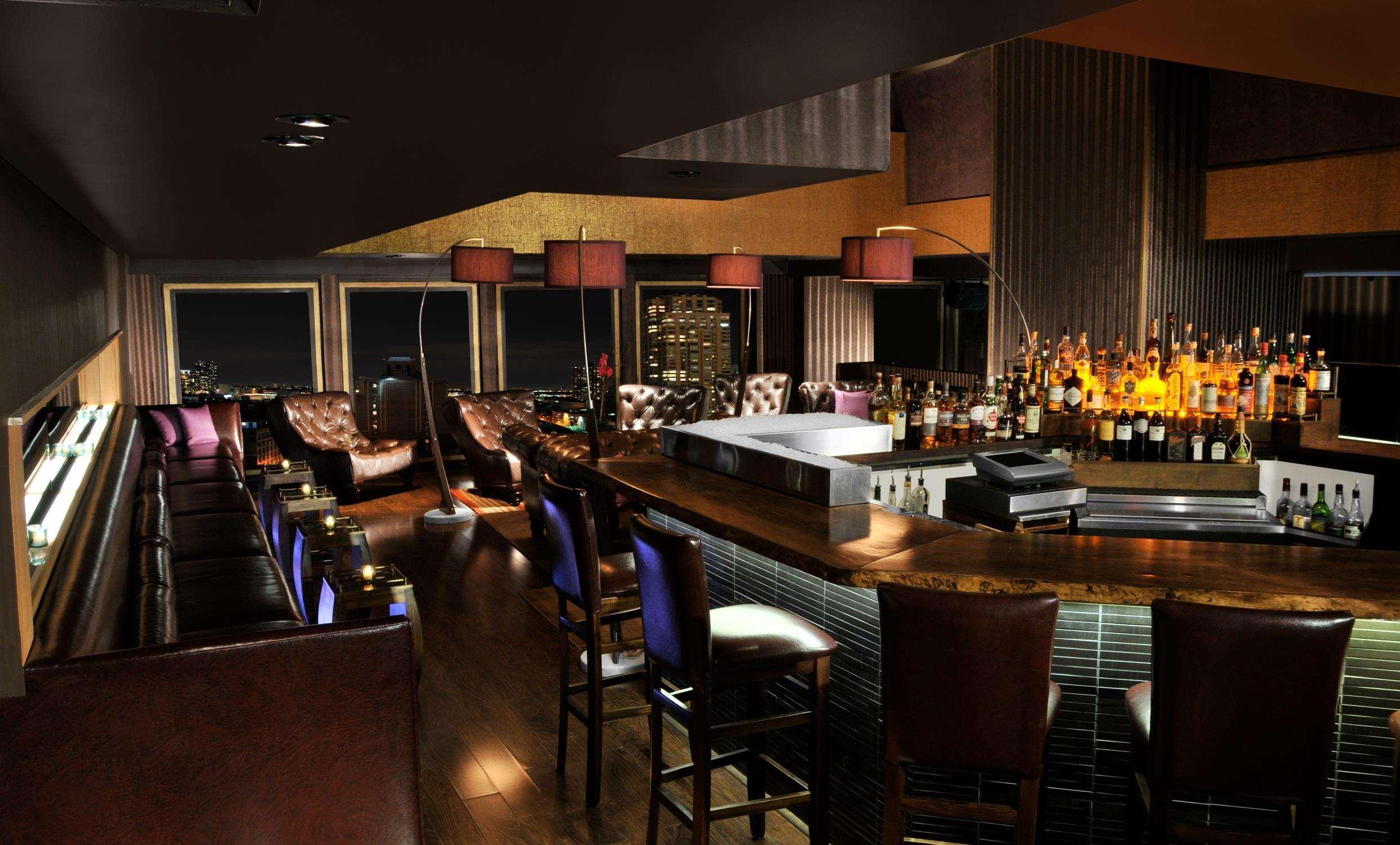 מלון Kimpton Theta New York - Times Square By Ihg מראה חיצוני תמונה The bar at the 360° Lounge