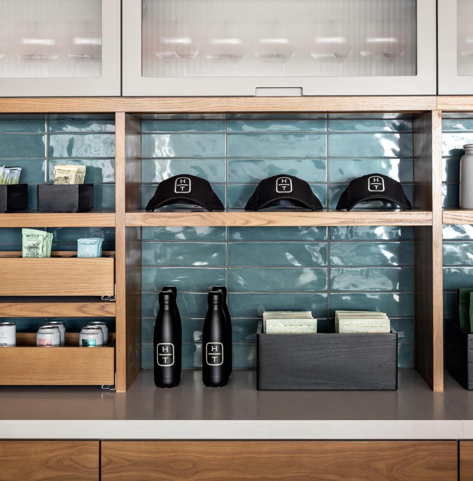 מלון Kimpton Theta New York - Times Square By Ihg מראה חיצוני תמונה A selection of the products offered by the hotel
