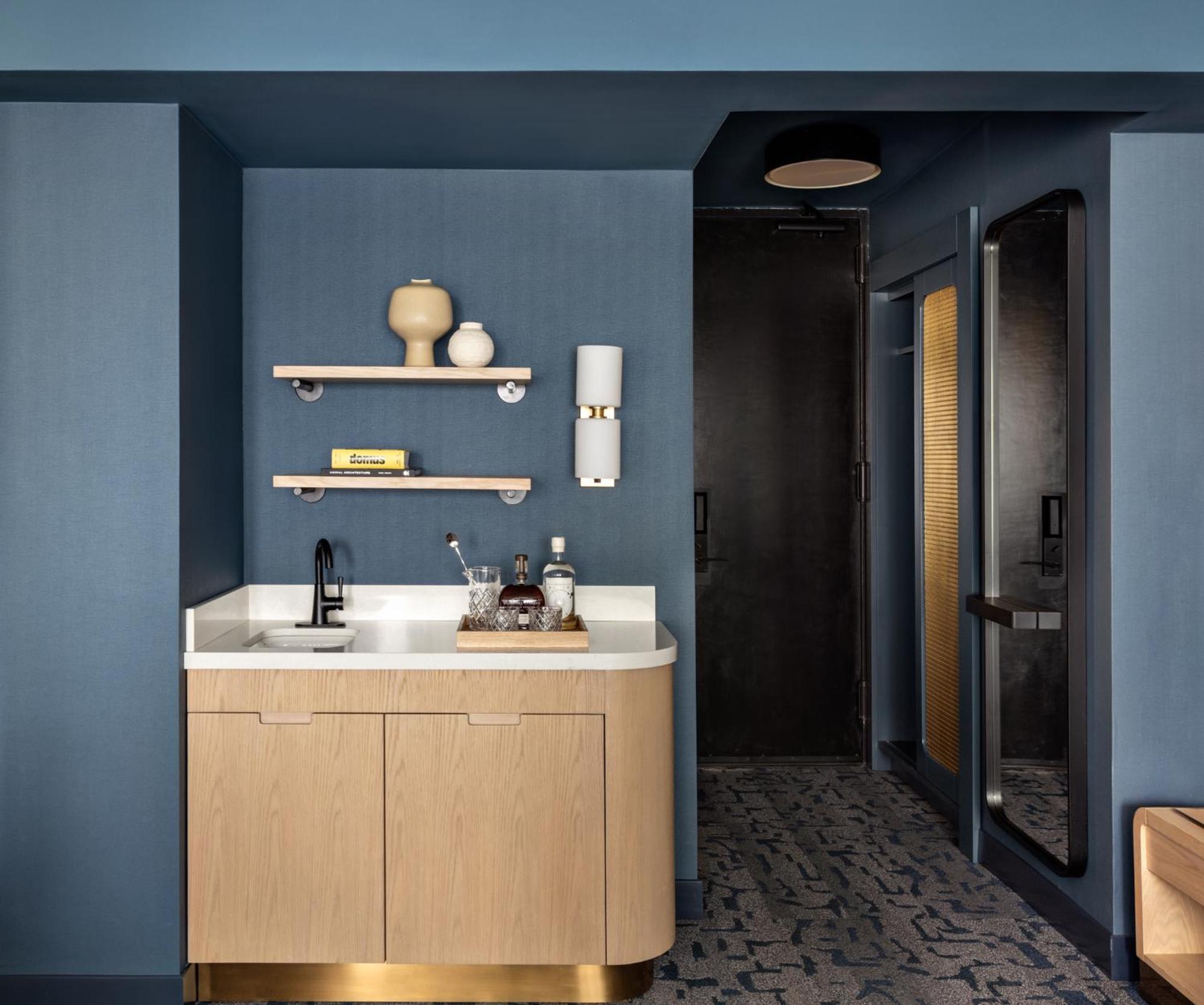 מלון Kimpton Theta New York - Times Square By Ihg מראה חיצוני תמונה A bathroom at the Standard East Village
