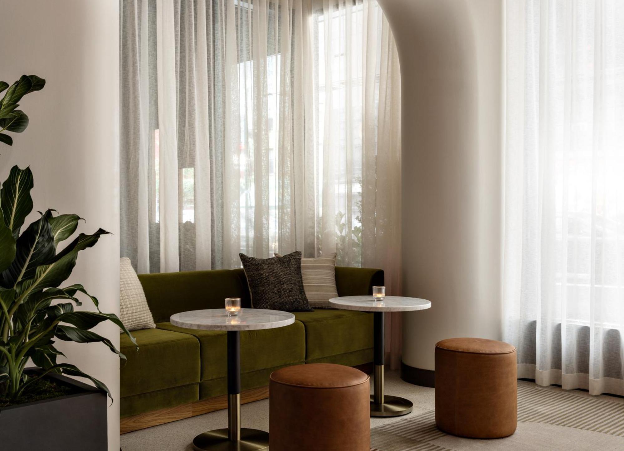 מלון Kimpton Theta New York - Times Square By Ihg מראה חיצוני תמונה The interior of the hotel